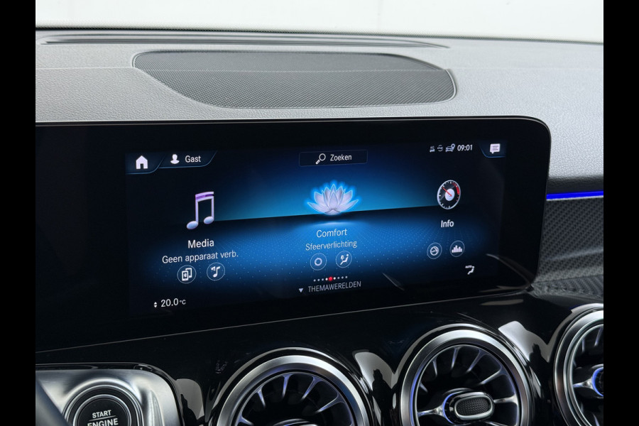 Mercedes-Benz Glb 200 AMG // Trekhaak // 360 Camera // Nightpakket // Carplay // Augmented Reality // 19" AMG Velgen