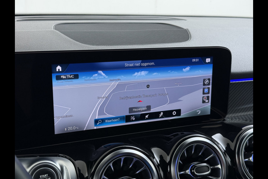 Mercedes-Benz Glb 200 AMG // Trekhaak // 360 Camera // Nightpakket // Carplay // Augmented Reality // 19" AMG Velgen