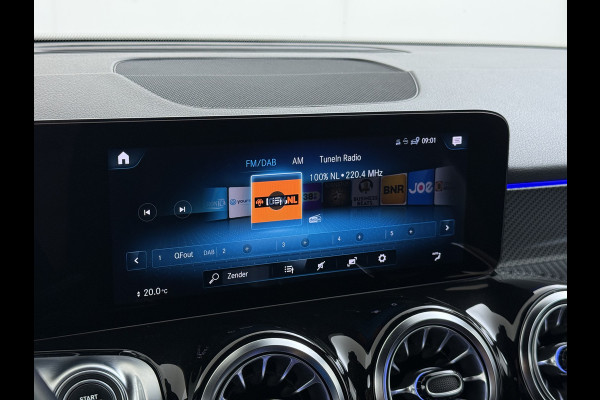 Mercedes-Benz Glb 200 AMG // Trekhaak // 360 Camera // Nightpakket // Carplay // Augmented Reality // 19" AMG Velgen