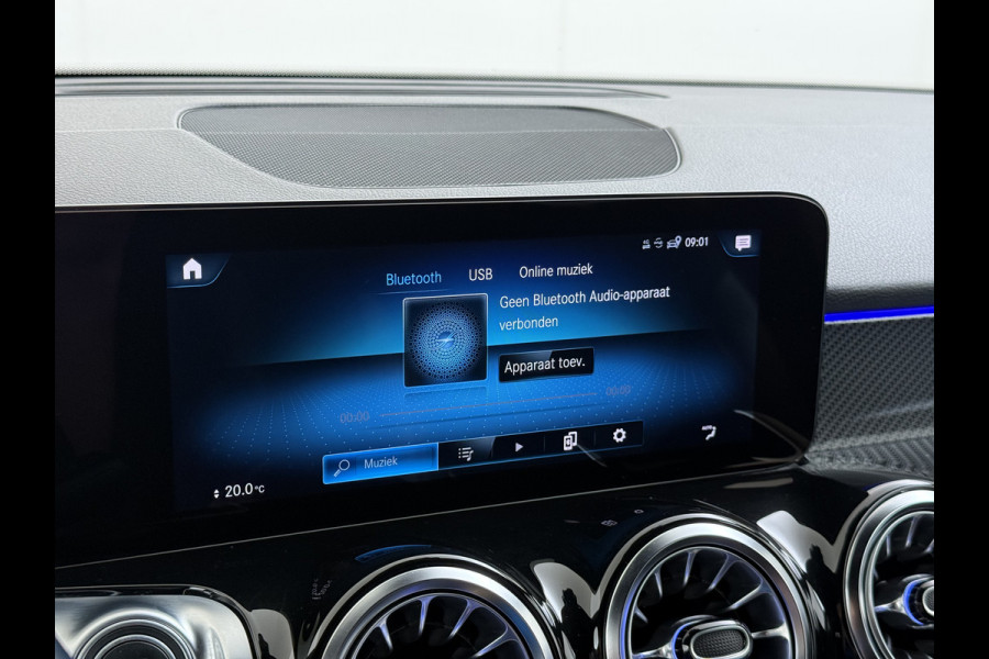 Mercedes-Benz Glb 200 AMG // Trekhaak // 360 Camera // Nightpakket // Carplay // Augmented Reality // 19" AMG Velgen