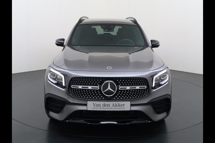 Mercedes-Benz Glb 200 AMG // Trekhaak // 360 Camera // Nightpakket // Carplay // Augmented Reality // 19" AMG Velgen