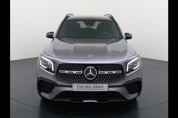 Mercedes-Benz Glb 200 AMG // Trekhaak // 360 Camera // Nightpakket // Carplay // Augmented Reality // 19" AMG Velgen