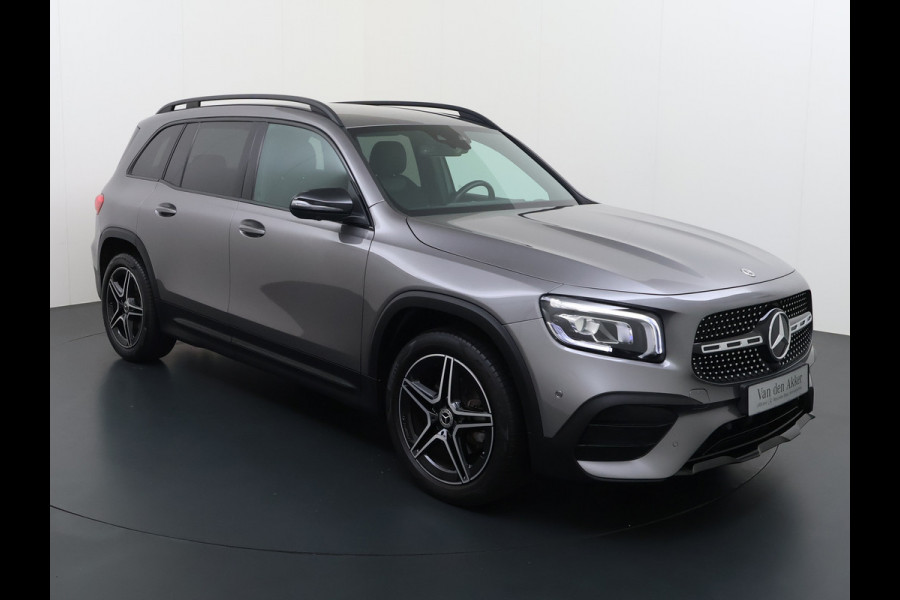 Mercedes-Benz Glb 200 AMG // Trekhaak // 360 Camera // Nightpakket // Carplay // Augmented Reality // 19" AMG Velgen