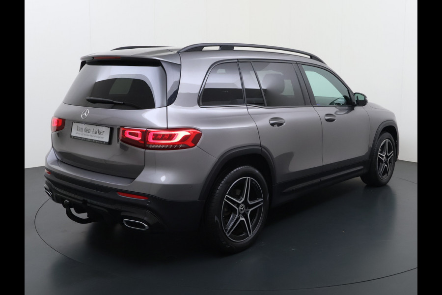 Mercedes-Benz Glb 200 AMG // Trekhaak // 360 Camera // Nightpakket // Carplay // Augmented Reality // 19" AMG Velgen