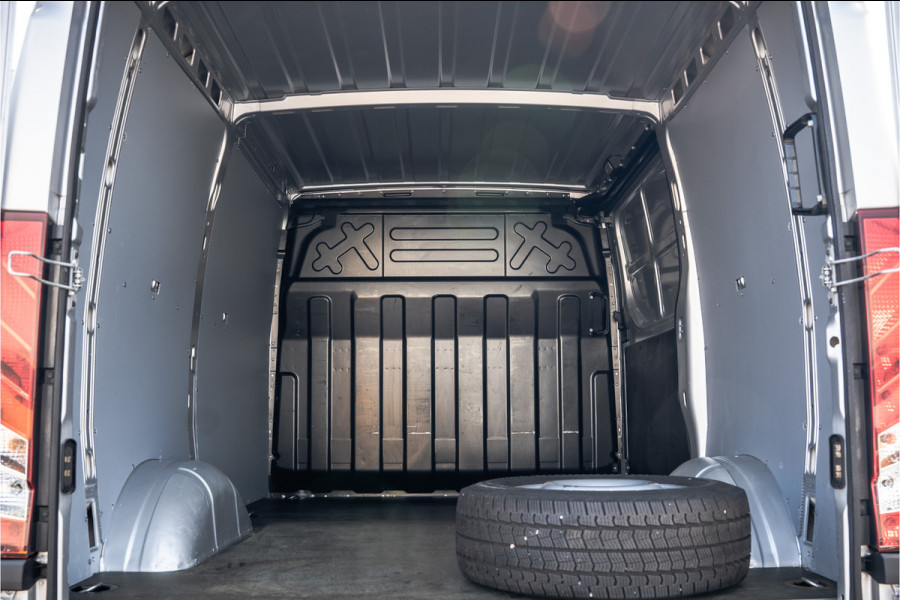 Iveco Daily 35S14 | L1H1 |140PK | 3.5T Trekgewicht | 3-Zits | Airco | Trekhaak