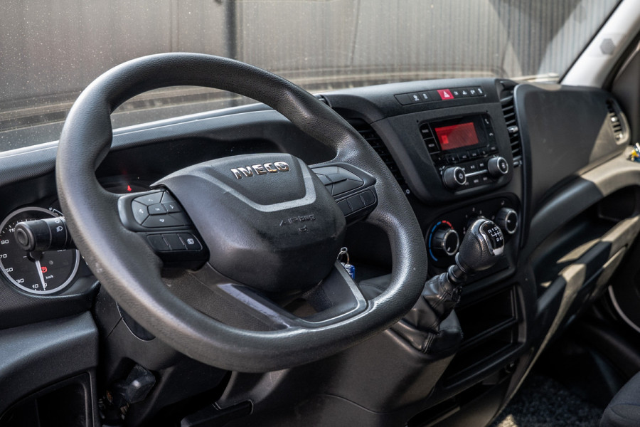 Iveco Daily 35S14 | L1H1 |140PK | 3.5T Trekgewicht | 3-Zits | Airco | Trekhaak