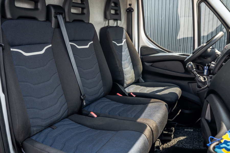 Iveco Daily 35S14 | L1H1 |140PK | 3.5T Trekgewicht | 3-Zits | Airco | Trekhaak