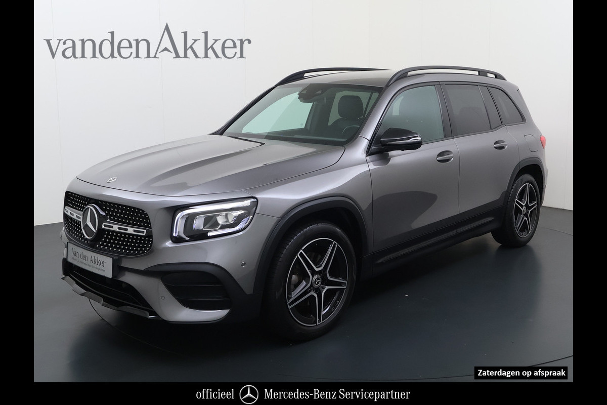 Mercedes-Benz Glb 200 AMG // Trekhaak // 360 Camera // Nightpakket // Carplay // Augmented Reality // 19" AMG Velgen