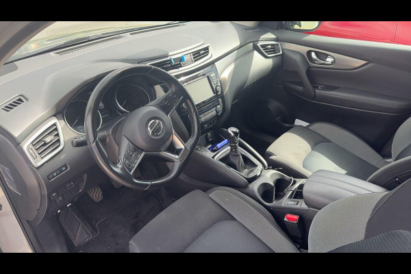 Nissan QASHQAI 1.3 DIG-T N-Motion 159pk | Trekhaak | 1.500kg trekgewicht | Panoramadak | Stoelverwarming