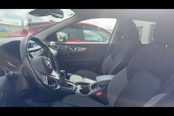 Nissan QASHQAI 1.3 DIG-T N-Motion 159pk | Trekhaak | 1.500kg trekgewicht | Panoramadak | Stoelverwarming