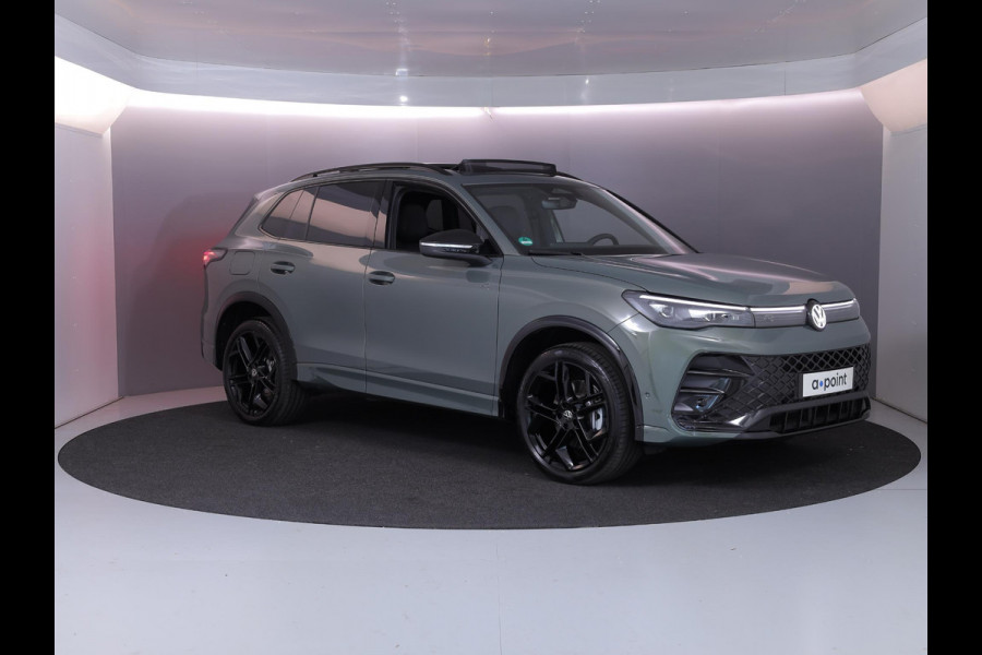 Volkswagen Tiguan 1.5 eHybrid R-Line Edition | Private lease vanaf €931 | 272 pk Automaat (DSG) | Verlengde garantie | Navigatie | Panoramadak | Trekhaak (wegklapbaar) | Achteruitrijcamera | Lederen bekleding | Stoelverwarming/ventilatie | R-Line |
