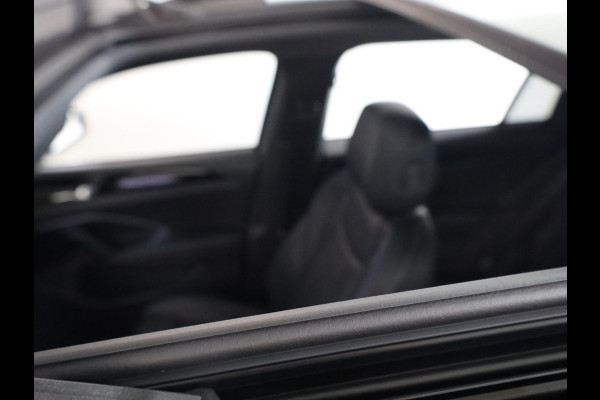 Volkswagen Tiguan 1.5 eHybrid R-Line Edition | Private lease vanaf €931 | 272 pk Automaat (DSG) | Verlengde garantie | Navigatie | Panoramadak | Trekhaak (wegklapbaar) | Achteruitrijcamera | Lederen bekleding | Stoelverwarming/ventilatie | R-Line |