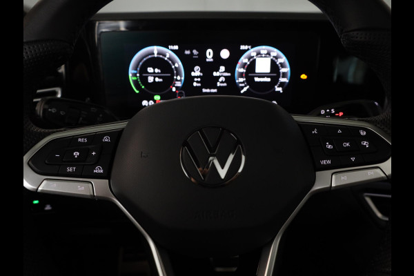 Volkswagen Tiguan 1.5 eHybrid R-Line Edition | Private lease vanaf €931 | 272 pk Automaat (DSG) | Verlengde garantie | Navigatie | Panoramadak | Trekhaak (wegklapbaar) | Achteruitrijcamera | Lederen bekleding | Stoelverwarming/ventilatie | R-Line |