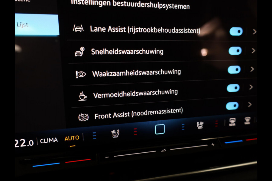 Volkswagen Tiguan 1.5 eHybrid R-Line Edition | Private lease vanaf €931 | 272 pk Automaat (DSG) | Verlengde garantie | Navigatie | Panoramadak | Trekhaak (wegklapbaar) | Achteruitrijcamera | Lederen bekleding | Stoelverwarming/ventilatie | R-Line |