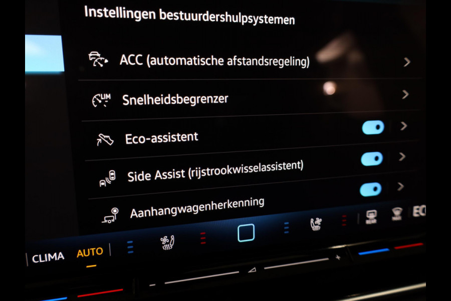 Volkswagen Tiguan 1.5 eHybrid R-Line Edition | Private lease vanaf €931 | 272 pk Automaat (DSG) | Verlengde garantie | Navigatie | Panoramadak | Trekhaak (wegklapbaar) | Achteruitrijcamera | Lederen bekleding | Stoelverwarming/ventilatie | R-Line |