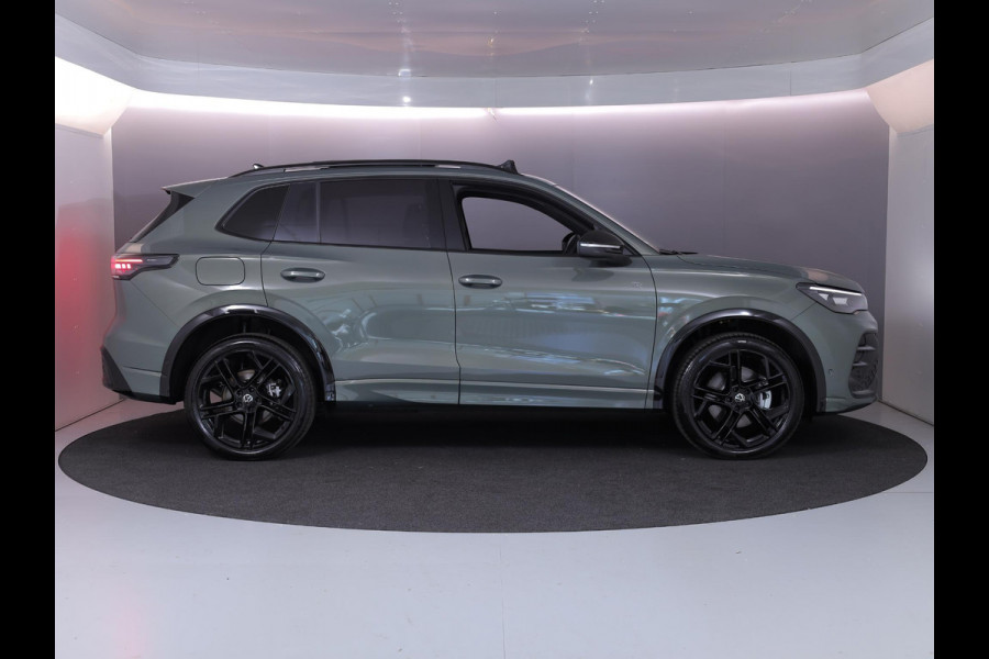 Volkswagen Tiguan 1.5 eHybrid R-Line Edition | Private lease vanaf €931 | 272 pk Automaat (DSG) | Verlengde garantie | Navigatie | Panoramadak | Trekhaak (wegklapbaar) | Achteruitrijcamera | Lederen bekleding | Stoelverwarming/ventilatie | R-Line |