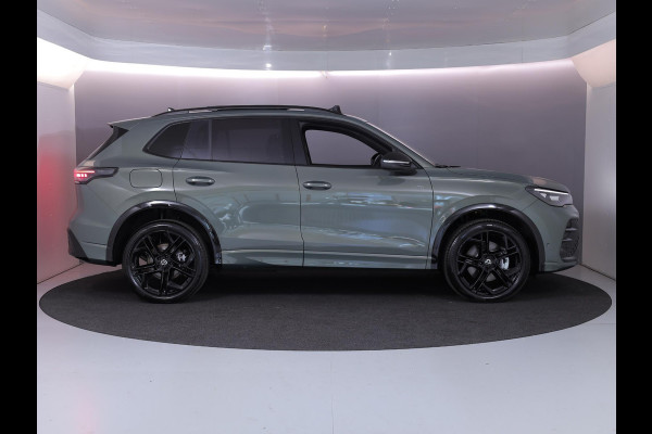 Volkswagen Tiguan 1.5 eHybrid R-Line Edition | Private lease vanaf €931 | 272 pk Automaat (DSG) | Verlengde garantie | Navigatie | Panoramadak | Trekhaak (wegklapbaar) | Achteruitrijcamera | Lederen bekleding | Stoelverwarming/ventilatie | R-Line |