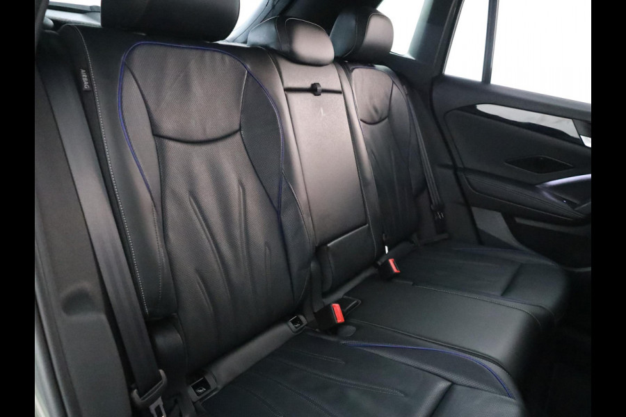 Volkswagen Tiguan 1.5 eHybrid R-Line Edition | Private lease vanaf €931 | 272 pk Automaat (DSG) | Verlengde garantie | Navigatie | Panoramadak | Trekhaak (wegklapbaar) | Achteruitrijcamera | Lederen bekleding | Stoelverwarming/ventilatie | R-Line |