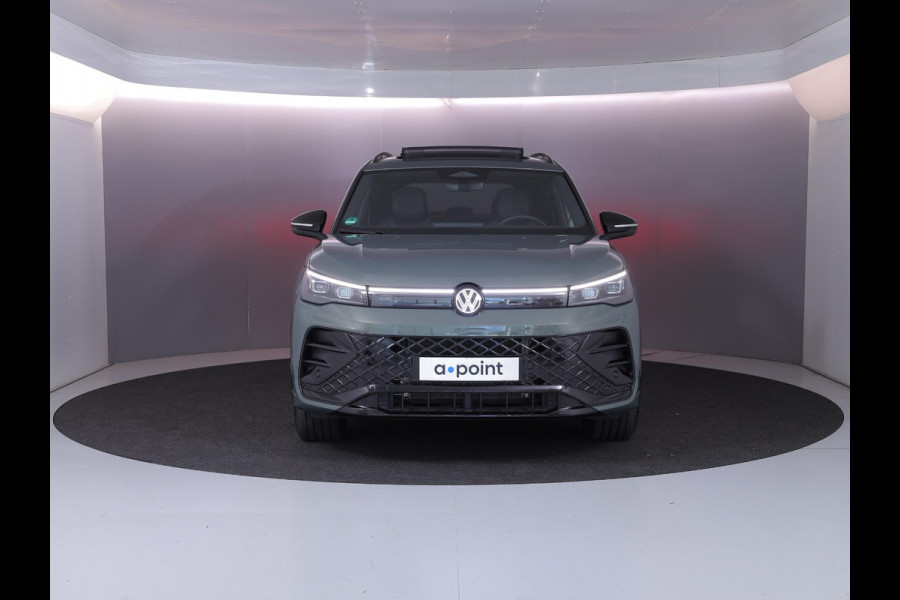 Volkswagen Tiguan 1.5 eHybrid R-Line Edition | Private lease vanaf €931 | 272 pk Automaat (DSG) | Verlengde garantie | Navigatie | Panoramadak | Trekhaak (wegklapbaar) | Achteruitrijcamera | Lederen bekleding | Stoelverwarming/ventilatie | R-Line |