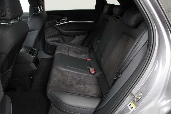 Audi e-tron e-tron 55 quattro advanced Pro Line Plus 408pk! | Navigatie | Climate Control | Electrisch bedienbare achterklep | Camera | Alcantara