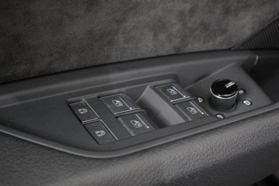 Audi e-tron e-tron 55 quattro advanced Pro Line Plus 408pk! | Navigatie | Climate Control | Electrisch bedienbare achterklep | Camera | Alcantara