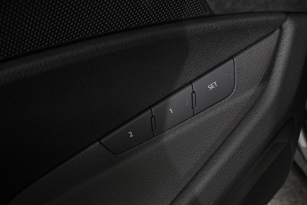 Audi e-tron e-tron 55 quattro advanced Pro Line Plus 408pk! | Navigatie | Climate Control | Electrisch bedienbare achterklep | Camera | Alcantara