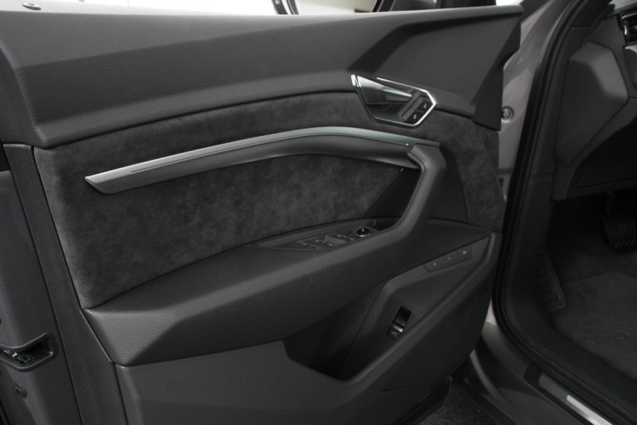 Audi e-tron e-tron 55 quattro advanced Pro Line Plus 408pk! | Navigatie | Climate Control | Electrisch bedienbare achterklep | Camera | Alcantara