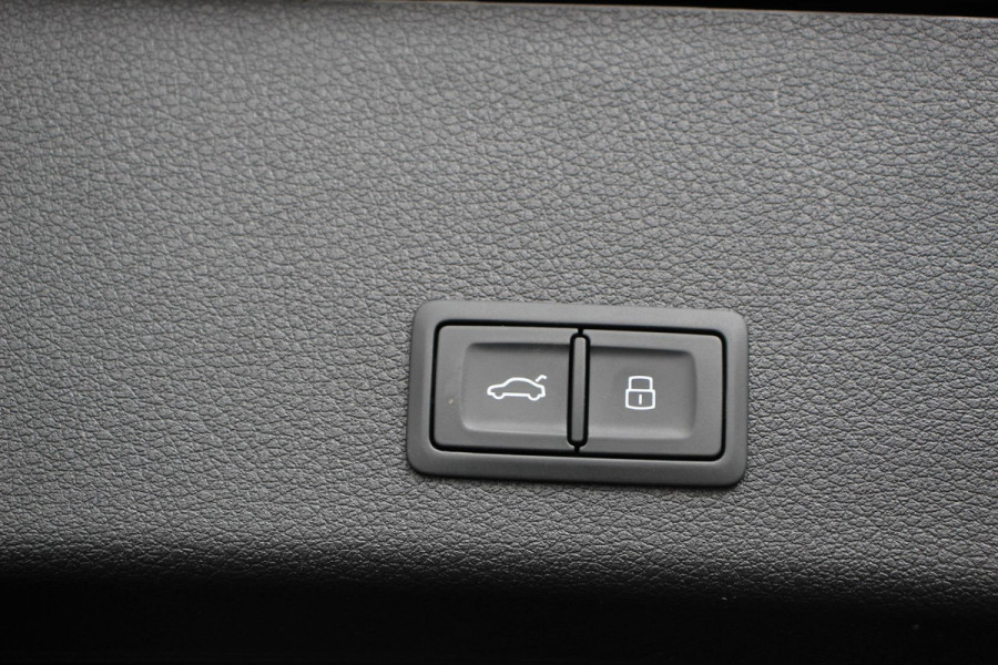 Audi e-tron e-tron 55 quattro advanced Pro Line Plus 408pk! | Navigatie | Climate Control | Electrisch bedienbare achterklep | Camera | Alcantara