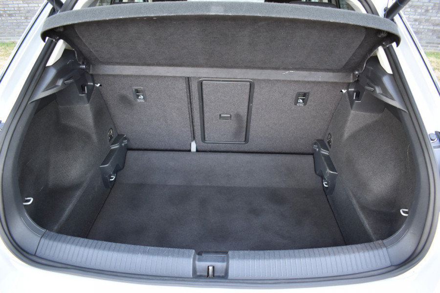 Volkswagen T-Roc 1.5 TSI Sport Business R Carplay Automaat