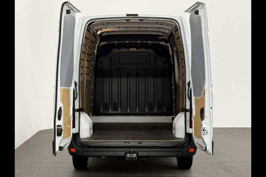Renault Master T33 2.3 dCi 135 L2H2 BPM VRIJ! Airco Cruise control Parkeersensoren Navigatie Trekhaak