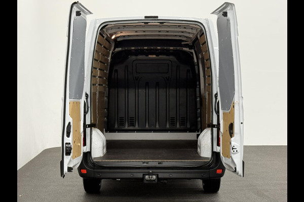 Renault Master T33 2.3 dCi 135 L2H2 BPM VRIJ! Airco Cruise control Parkeersensoren Navigatie Trekhaak