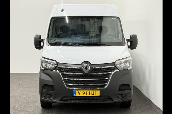 Renault Master T33 2.3 dCi 135 L2H2 BPM VRIJ! Airco Cruise control Parkeersensoren Navigatie Trekhaak