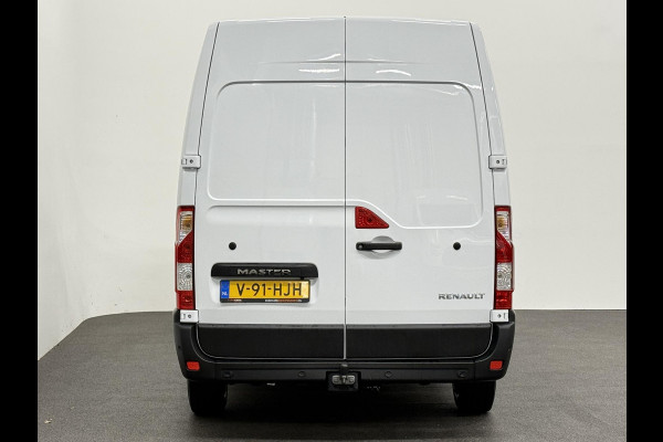Renault Master T33 2.3 dCi 135 L2H2 BPM VRIJ! Airco Cruise control Parkeersensoren Navigatie Trekhaak