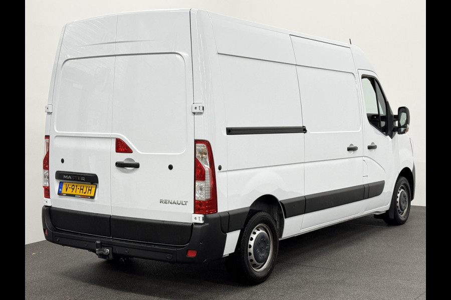 Renault Master T33 2.3 dCi 135 L2H2 BPM VRIJ! Airco Cruise control Parkeersensoren Navigatie Trekhaak