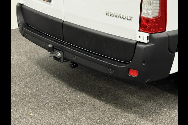 Renault Master T33 2.3 dCi 135 L2H2 BPM VRIJ! Airco Cruise control Parkeersensoren Navigatie Trekhaak