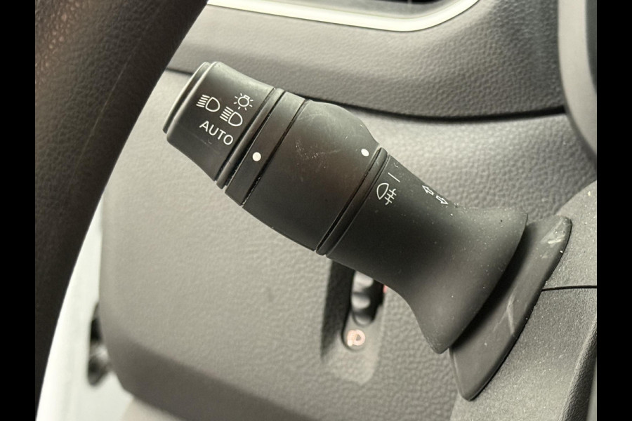 Renault Master T33 2.3 dCi 135 L2H2 BPM VRIJ! Airco Cruise control Parkeersensoren Navigatie Trekhaak