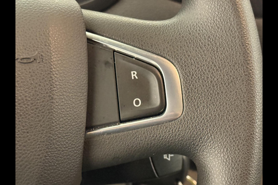 Renault Master T33 2.3 dCi 135 L2H2 BPM VRIJ! Airco Cruise control Parkeersensoren Navigatie Trekhaak