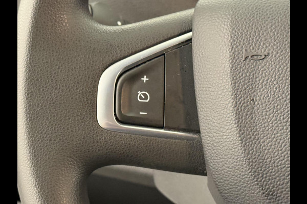 Renault Master T33 2.3 dCi 135 L2H2 BPM VRIJ! Airco Cruise control Parkeersensoren Navigatie Trekhaak