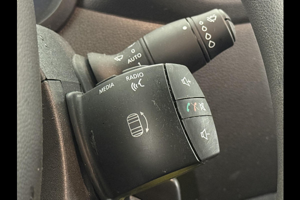 Renault Master T33 2.3 dCi 135 L2H2 BPM VRIJ! Airco Cruise control Parkeersensoren Navigatie Trekhaak