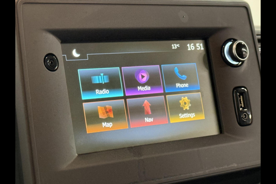Renault Master T33 2.3 dCi 135 L2H2 BPM VRIJ! Airco Cruise control Parkeersensoren Navigatie Trekhaak