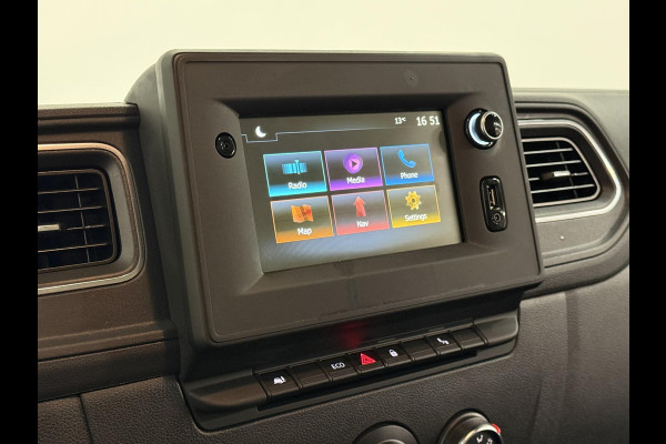 Renault Master T33 2.3 dCi 135 L2H2 BPM VRIJ! Airco Cruise control Parkeersensoren Navigatie Trekhaak