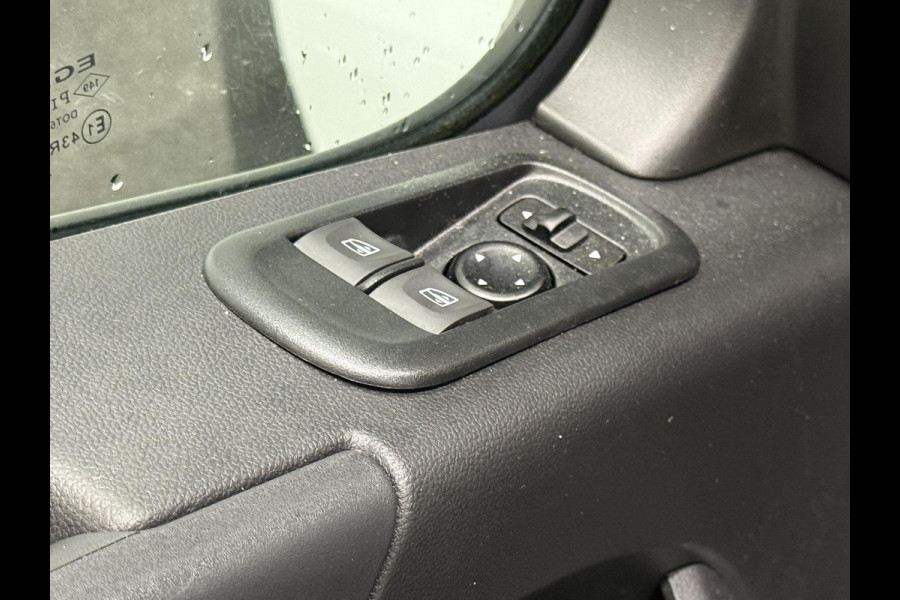 Renault Master T33 2.3 dCi 135 L2H2 BPM VRIJ! Airco Cruise control Parkeersensoren Navigatie Trekhaak