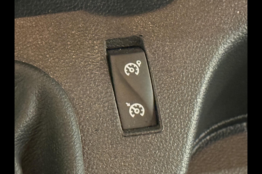Renault Master T33 2.3 dCi 135 L2H2 BPM VRIJ! Airco Cruise control Parkeersensoren Navigatie Trekhaak