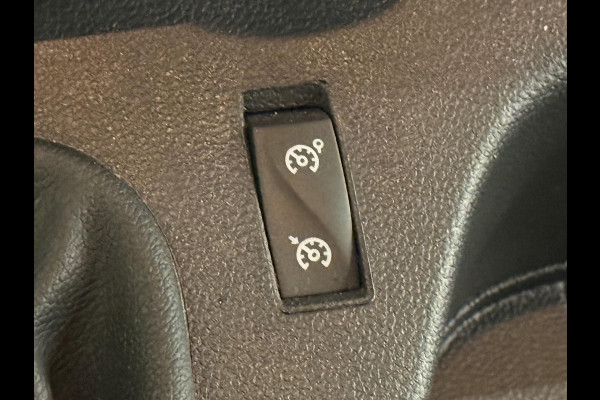 Renault Master T33 2.3 dCi 135 L2H2 BPM VRIJ! Airco Cruise control Parkeersensoren Navigatie Trekhaak