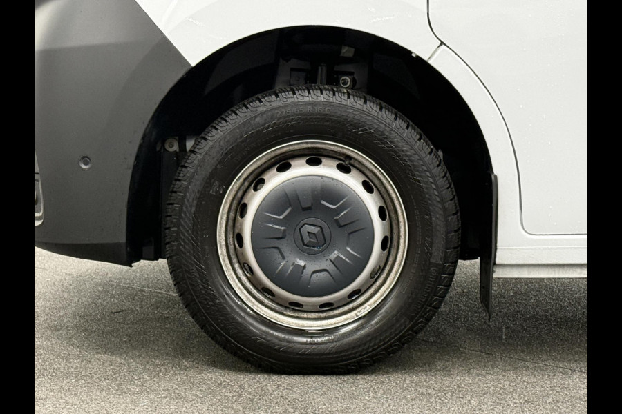 Renault Master T33 2.3 dCi 135 L2H2 BPM VRIJ! Airco Cruise control Parkeersensoren Navigatie Trekhaak