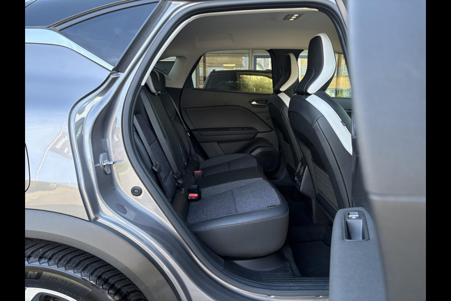 Renault Captur 1.6 E-Tech PHEV 160pk Intens | Trekhaak | Stoelverwarming | 18 Inch | Dodehoeksensoren | Camera | Climate Control |