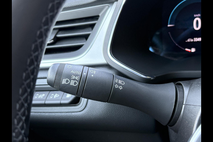 Renault Captur 1.6 E-Tech PHEV 160pk Intens | Trekhaak | Stoelverwarming | 18 Inch | Dodehoeksensoren | Camera | Climate Control |
