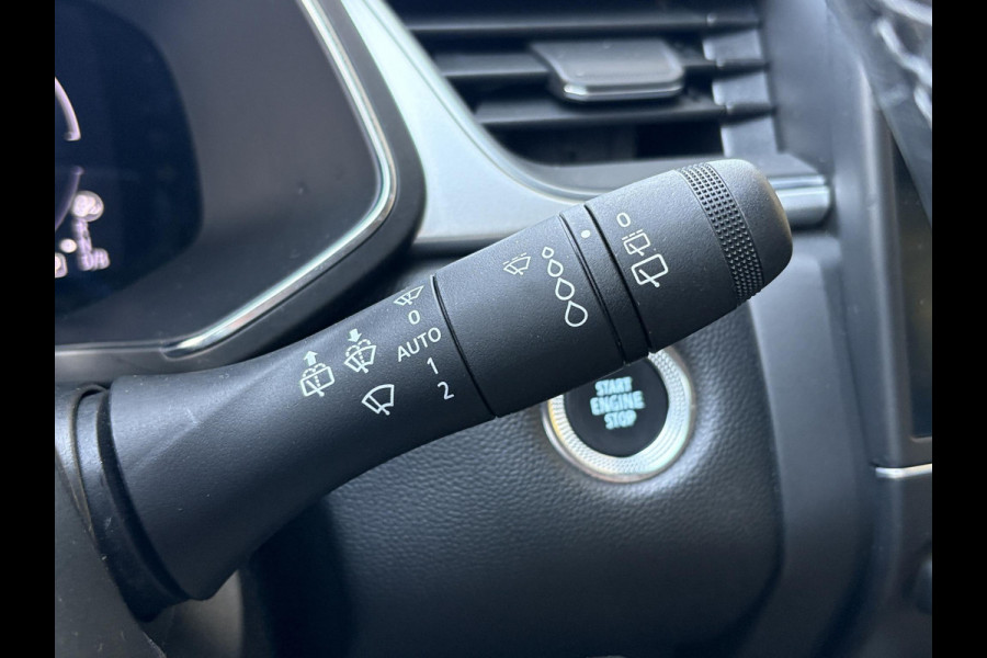 Renault Captur 1.6 E-Tech PHEV 160pk Intens | Trekhaak | Stoelverwarming | 18 Inch | Dodehoeksensoren | Camera | Climate Control |