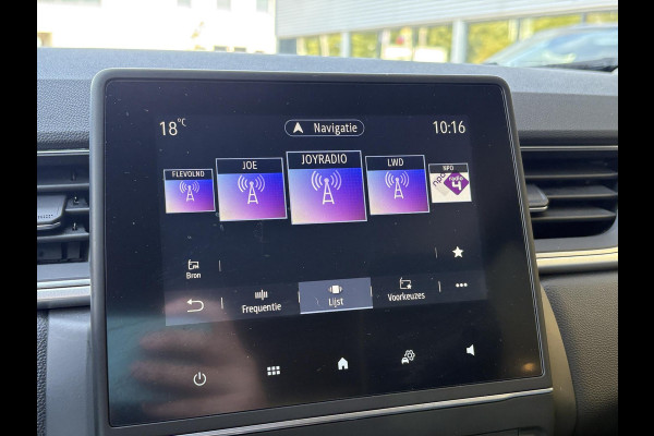 Renault Captur 1.6 E-Tech PHEV 160pk Intens | Trekhaak | Stoelverwarming | 18 Inch | Dodehoeksensoren | Camera | Climate Control |