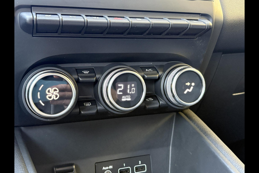 Renault Captur 1.6 E-Tech PHEV 160pk Intens | Trekhaak | Stoelverwarming | 18 Inch | Dodehoeksensoren | Camera | Climate Control |